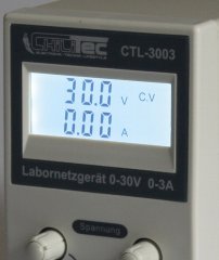 Regelbares Labornetzgerät 0-30V/0-3A mit LC-Display