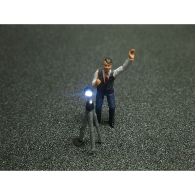 Modell Figur Fotograf mit Stativ LED Blitzlicht Spur H0