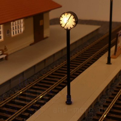 Bahnhofsuhr Bahnsteiguhr beleuchtet LED klassisch warmweiß