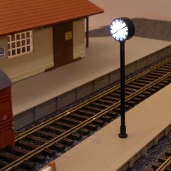 Bahnhofsuhr Bahnsteiguhr beleuchtet LED modern...