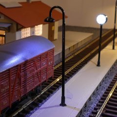 Bahnhofs-Laterne schlicht Bogenleuchte LED weiß 1-armig 75mm mit Widerstand für 12 - 16 Volt