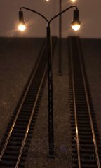 Metall Gittermast Leuchte Lampe LED warmweiß, 2 flammig, sehr filigran 140mm H0